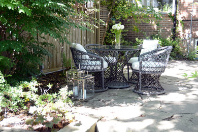 Inspiration for a mid-sized timeless backyard patio remodel in Toronto