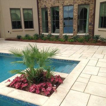Fort Walton Beach pool surrounded by beautiful pavers
