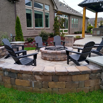 Seating Wall Surrounds Gas Fire Pit in Franklin Tennessee