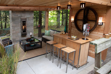 Inspiration for an eclectic patio remodel in Toronto