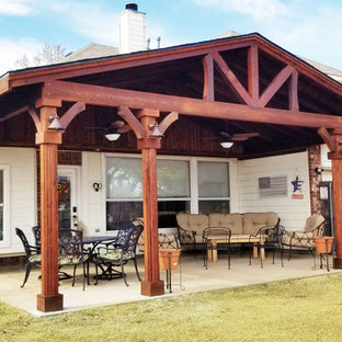 Immagine di un patio o portico rustico