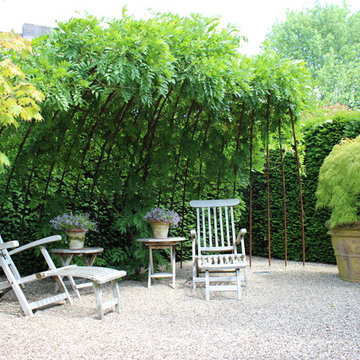 Gartenmuschel aus geschmiedetem Stahl mit Wisteria
