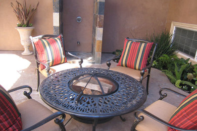 Example of an eclectic patio design in Orange County