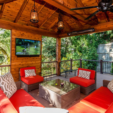 Gorgeous Outdoor Living Room Perfect for Entertaining Friends and Family