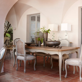 Example of a classic patio design in New York