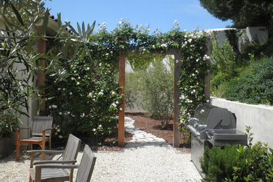 Esempio di un patio o portico mediterraneo