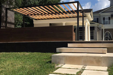 This is an example of a modern patio in Orlando.