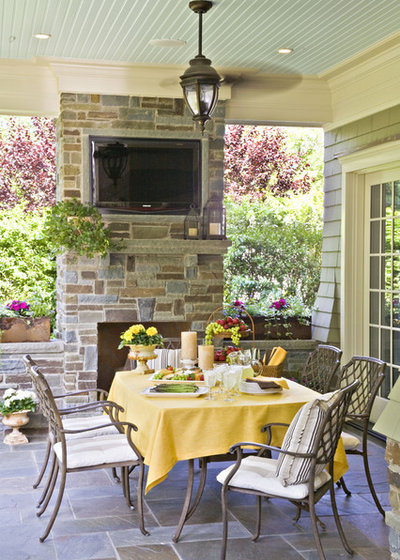 Traditional Patio by Gustavson Dundes Architecture & Design, LLP