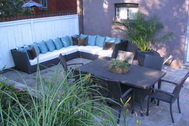 Inspiration for a contemporary patio remodel in Toronto