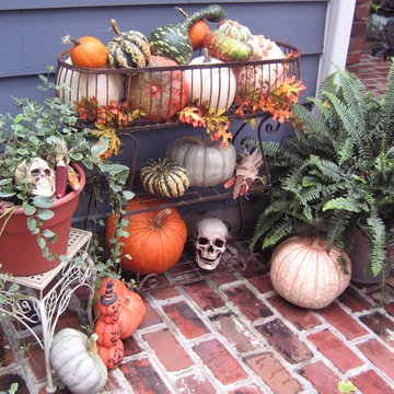 Halloween Decorating with late summer plants & holiday pumkins and gourds