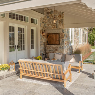Ispirazione per un patio o portico country