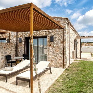 Modelo de patio mediterráneo con pérgola