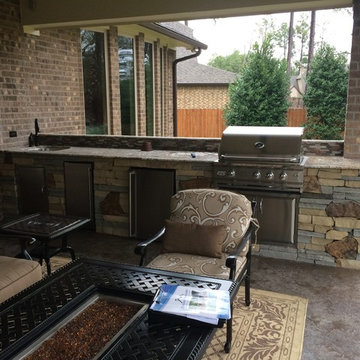 Houston Outdoor Kitchen With Unique Mix of Stone