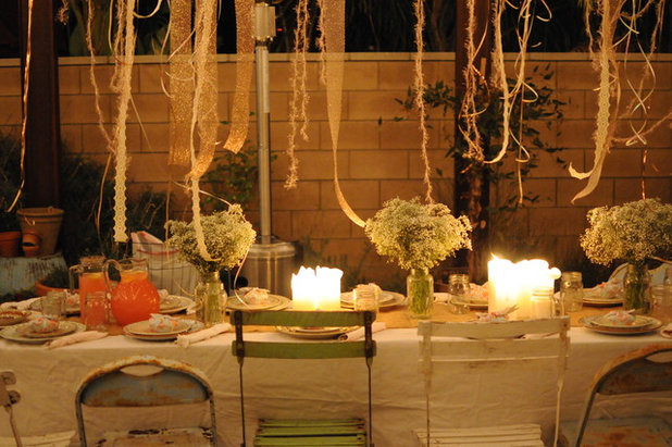 Éclectique Terrasse et Patio HOUZZ Holiday Contest: A Pretty Backyard DInner Party