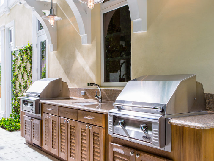 Beach Style Patio - Outdoor Kitchen