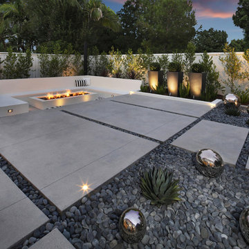 Irvine - Modern Concrete Bench with Fireplace