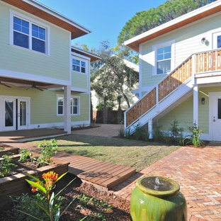 Eclectic patio photo in Tampa