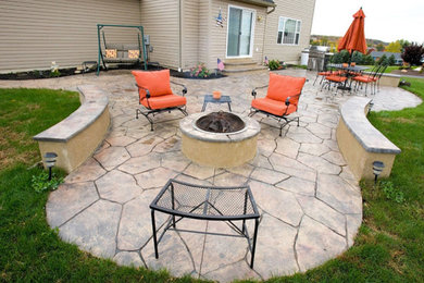 Patio - mid-sized traditional backyard patio idea in Philadelphia with a fire pit