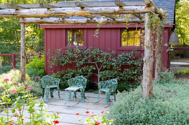 American Traditional Patio by Christine Darnell Gardens