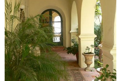 This is an example of a mediterranean patio in Los Angeles.