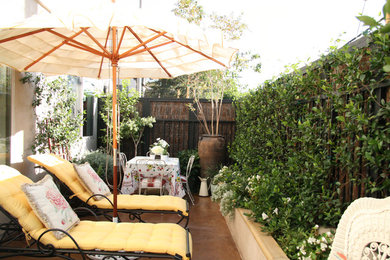 Eclectic patio photo in Los Angeles