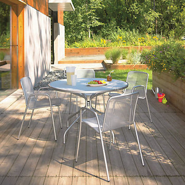 Kona Round Table with Rio Chairs by R&B