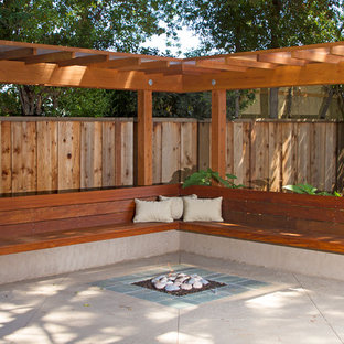 Immagine di un patio o portico american style di medie dimensioni e dietro casa con ghiaia e nessuna copertura