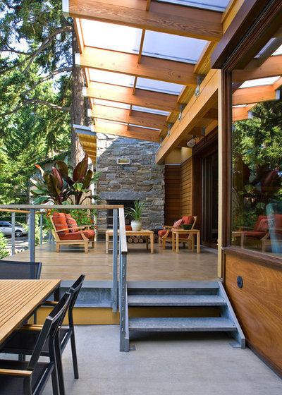 Contemporary Patio by Darwin Webb Landscape Architects, P.S.