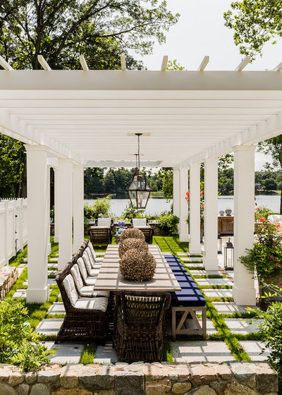 Traditional Patio by Timothy Lee landscape design