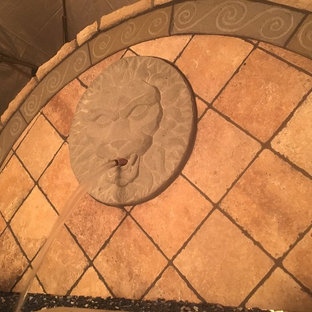 Ispirazione per un patio o portico vittoriano di medie dimensioni e dietro casa con fontane