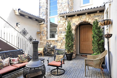 Photo of a classic courtyard patio in Denver.