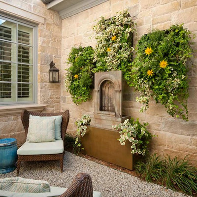Patio vertical garden - traditional patio vertical garden idea in Dallas
