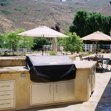 Luxurious Natural Hillside Pool - Outdoor Dining 2