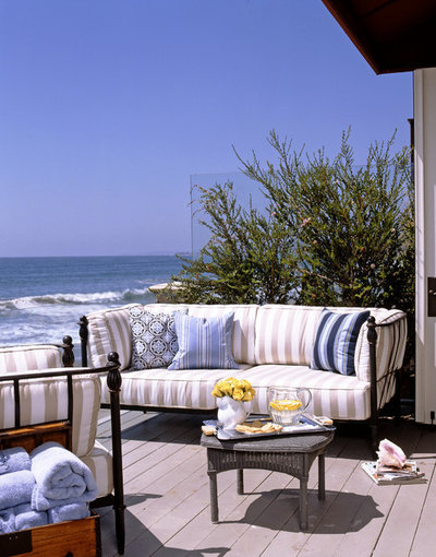 Traditional Patio by Susan Cohen Design