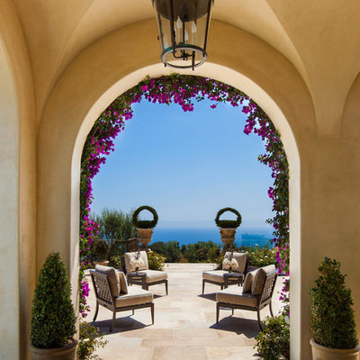 Inspiration for a mediterranean side yard patio container garden remodel in Los Angeles