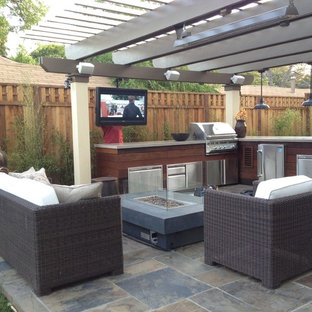Ispirazione per un patio o portico american style