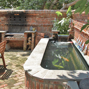 Foto di un patio o portico boho chic con pavimentazioni in mattoni