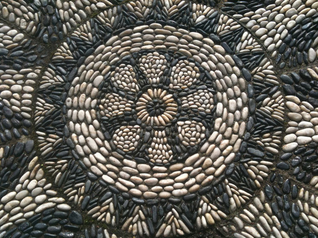 Méditerranéen Terrasse et Patio by Pebble and Co. Mosaics