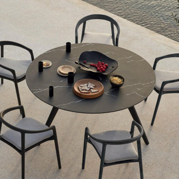 MANUTTI Garden Furniture 2020 - Torsa Round Garden Table
