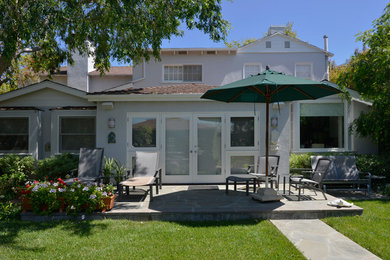 Example of a patio design in Los Angeles