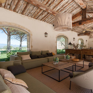 Réalisation d'une très grande terrasse méditerranéenne avec une extension de toiture.