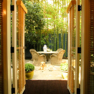 Immagine di un patio o portico mediterraneo con nessuna copertura