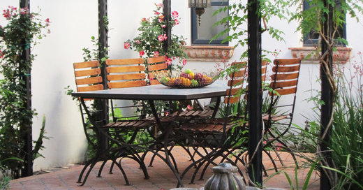 8 Elements of a Perfect Outdoor Dining Room