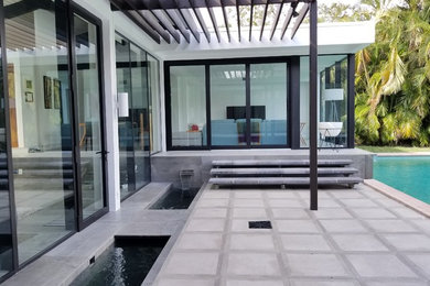 Inspiration for a contemporary patio in Miami.