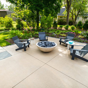 Mid century Vibe Fire Pit Patio - Bayside