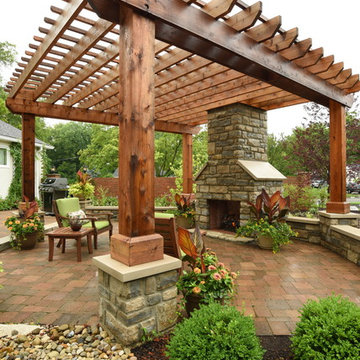 Midwest Outdoor Living in a Bird Lover's Backyard