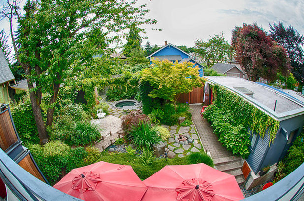 Contemporary Patio by Louise Lakier