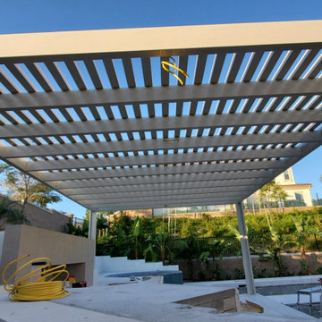 Modern Alumnawood patio cover