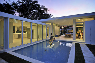 Inspiration for a modern patio remodel in Miami