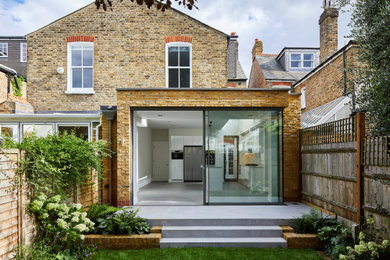 Inspiration for a modern patio in London.